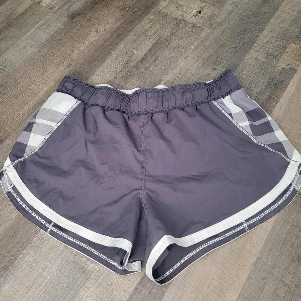 Rare Lululemon Tracker shorts size 6